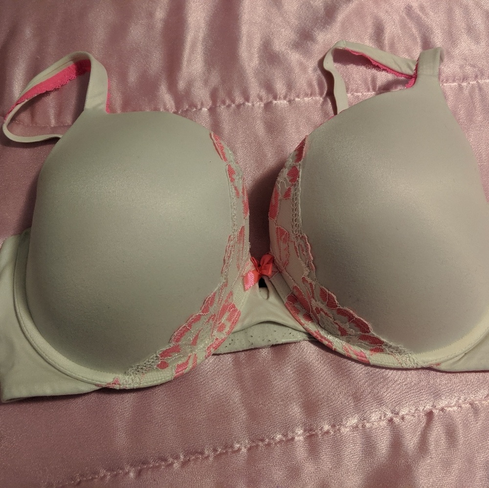 Body by Victoria Secret Bra 38 DD